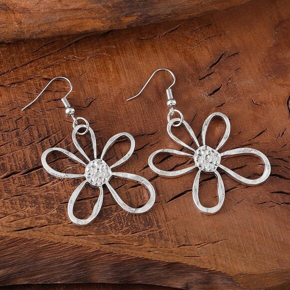 Lightweight Daisy Flower Jewelry Set - Ideal for Casual or Elegant Occasions - Picture 5 of 7